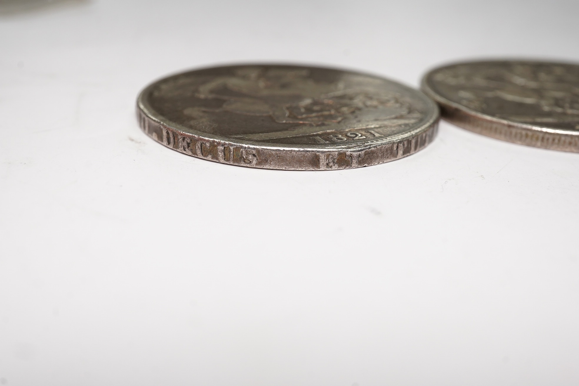 19th century British and Spanish silver coins, three crowns - George IV, 1821, Victoria 1892 and 1899, Spain 5 pesetas 1890 PGM, VG to VF (4)